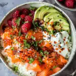 Knusprige Lachs-Bowls mit Sushi-Reis