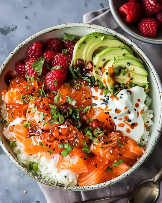 Knusprige Lachs-Bowls mit Sushi-Reis