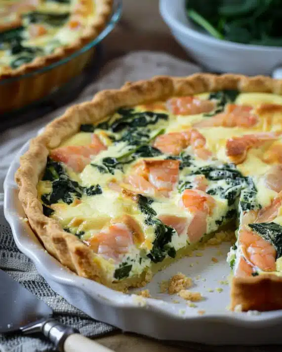 Blätterteig-Quiche mit Spinat und Lachs