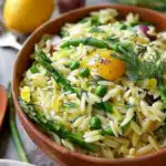Zitronen Orzo Salat mit Spargel: Einfaches Rezept für den Frühling 2 Zitronen Orzo Salat mit Spargel: Einfaches Rezept für den Frühling
